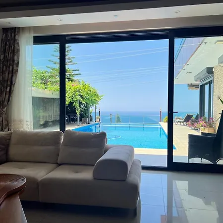 펜션 With A View And Pool