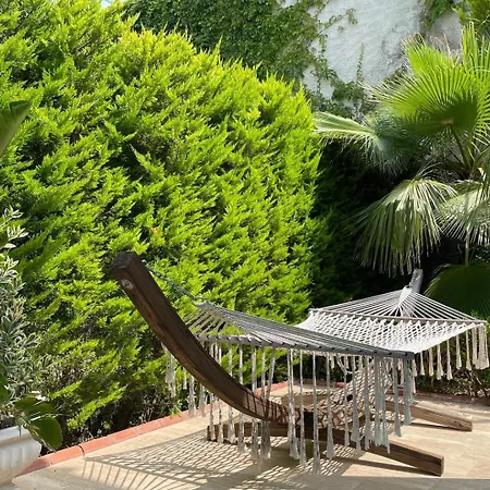 펜션 With A View And Pool
