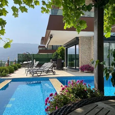 With A View And Pool Feriehus *